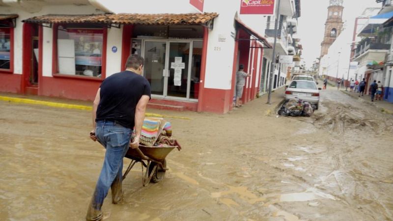 Efectos del Huracán Nora en el centro de Puerto Vallarta