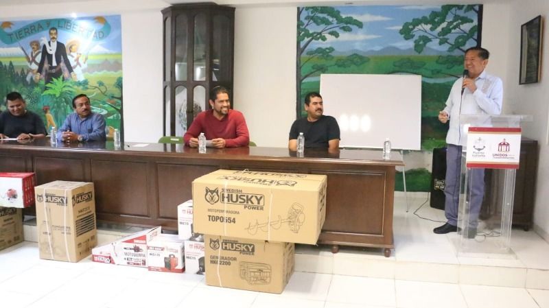 Entregan equipos y herramientas a productores agropecuarios Entregan equipos y herramientas a productores agropecuarios