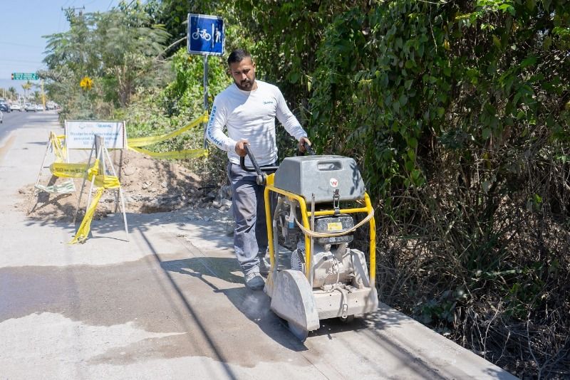 Realizan obras de agua potable y drenaje en la avenida México