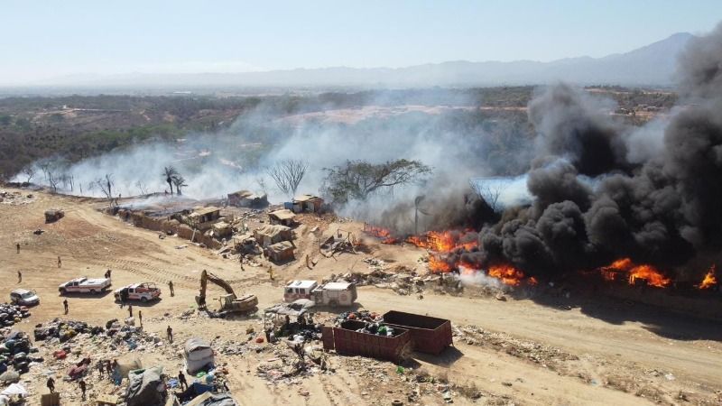 Incendio consumió más de 15 hectáreas del vertedero municipal Incendio consumió más de 15 hectáreas del vertedero municipal