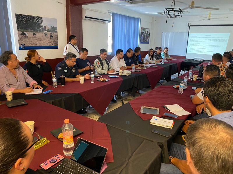 Empresarios y autoridades acuerdan mejoras en temas de seguridad Empresarios y autoridades acuerdan mejoras en temas de seguridad