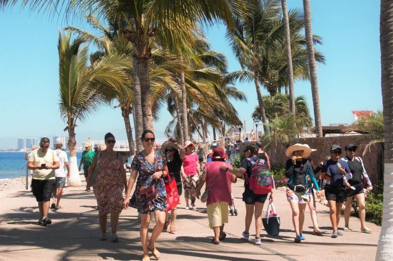 Puerto Vallarta registra masivo arribo de turistas esta temporada Puerto Vallarta registra masivo arribo de turistas esta temporada