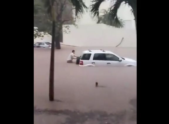 Lluvias torrenciales causaron inundaciones en Puerto Vallarta Lluvias torrenciales causaron inundaciones en Puerto Vallarta