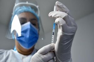 Jalisco comienza aplicación del refuerzo de vacuna anticovid en adultos mayores