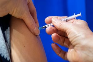 Convocan a rezagados mayores de 18 años a vacunarse con la segunda dosis