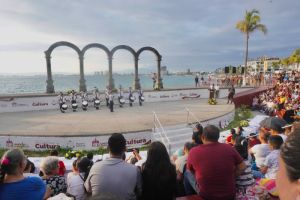 Bandas de Guerra engalanaron el Malecón de Puerto Vallarta