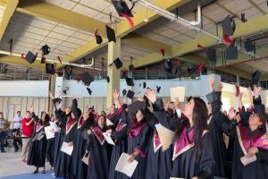 Más de 50 personas se graduaron de bachiller con apoyo de Probeca