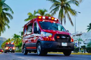 PC y Bomberos de Vallarta fueron equipados con 4 ambulancias